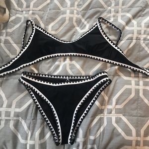 Brand new, never worn cupshe bathing suit